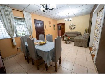 VENTA DE CASA EN SAN CARLITOS CERCADA ATRAS