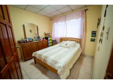 VENTA DE CASA EN SAN CARLITOS CERCADA ATRAS