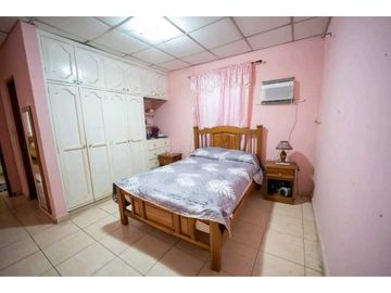 VENTA DE CASA EN SAN CARLITOS CERCADA ATRAS