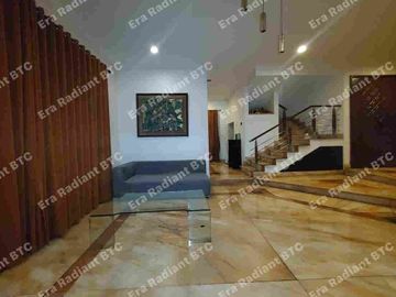 Dijual cepat rumah bagus luas 2,5 lantai di Jl. Depsos Bintaro