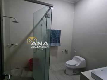 ANA RUMAH MEWAH LUAS 8X22M 4LT BANGUNAN BAGUS DAN KOKOH DI JELAMBAR rc
