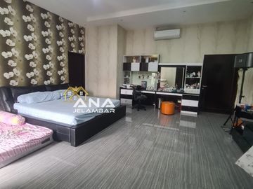 ANA RUMAH MEWAH LUAS 8X22M 4LT BANGUNAN BAGUS DAN KOKOH DI JELAMBAR rc