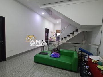 ANA RUMAH MEWAH LUAS 8X22M 4LT BANGUNAN BAGUS DAN KOKOH DI JELAMBAR rc