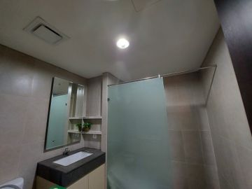 Disewakan apartemen orange county 1br bagus dan nyaman lippo cikarang