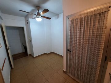 APTO CRÉDITO! Cómodo 4 ambientes con cochera, balcón y parrilla. Villa Urquiza