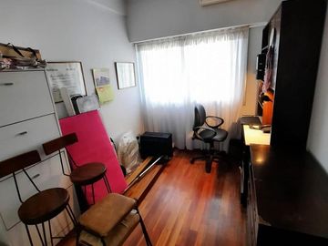 APTO CRÉDITO! Cómodo 4 ambientes con cochera, balcón y parrilla. Villa Urquiza