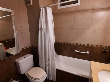 APTO CRÉDITO! Cómodo 4 ambientes con cochera, balcón y parrilla. Villa Urquiza