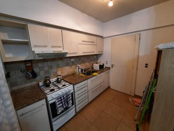 APTO CRÉDITO! Cómodo 4 ambientes con cochera, balcón y parrilla. Villa Urquiza