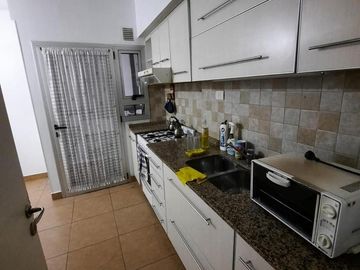 APTO CRÉDITO! Cómodo 4 ambientes con cochera, balcón y parrilla. Villa Urquiza