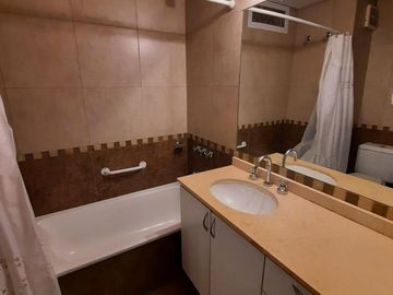 APTO CRÉDITO! Cómodo 4 ambientes con cochera, balcón y parrilla. Villa Urquiza