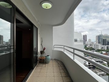 Spacious 3-Bed Condo Regent on the Park 1 Sukhumvit 26