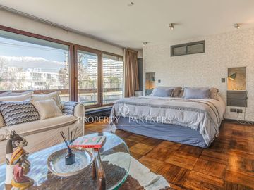 Remodelado con vista directa y despejada al Club de Golf