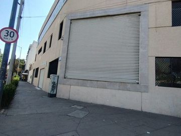 Local en 3 niveles 1309m2