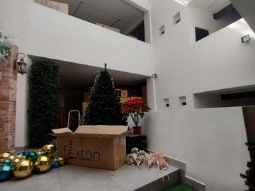 Local en 3 niveles 1309m2