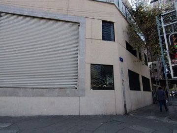 Local en 3 niveles 1309m2