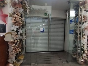 Local en 3 niveles 1309m2