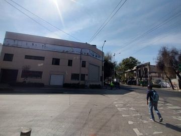 Local en 3 niveles 1309m2
