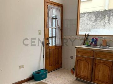 De Venta Casa en conjunto. Sector Santa Lucía-Collaloma