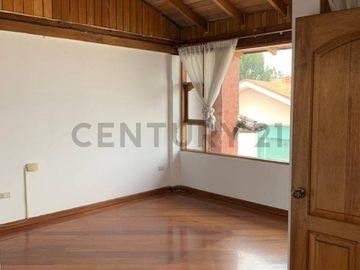 De Venta Casa en conjunto. Sector Santa Lucía-Collaloma
