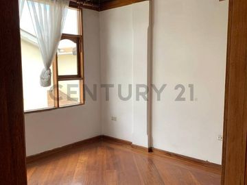 De Venta Casa en conjunto. Sector Santa Lucía-Collaloma