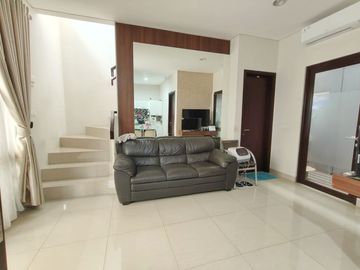 Rumah Bsd Mozia Furnished Cantik !  Cluster Tenang & Rapi