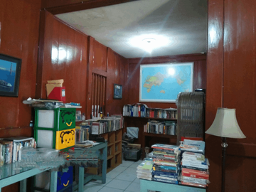 Rumah Interior Kayu Halaman Luas Akses Jalan 2 Mobil S8609