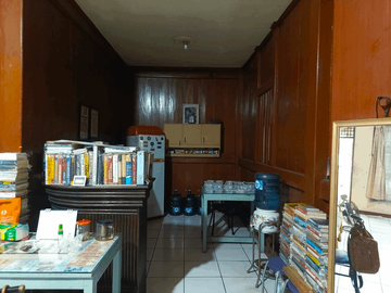 Rumah Interior Kayu Halaman Luas Akses Jalan 2 Mobil S8609