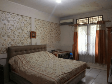 Rumah Interior Kayu Halaman Luas Akses Jalan 2 Mobil S8609