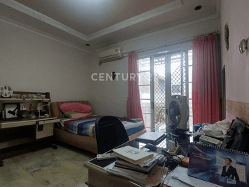 Rumah Besar Dan Luas Di Perum Curug Indah Cipinang Melayu S8326