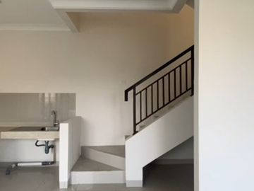 RUMAH MODERN 2LANTAI DI BANDUNG FUL FASILITAS MEWAH DEKAT TOL BUAHBATU