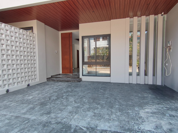 Rumah Lux ada Smart Door Lock di Setraduta Bandung Utara