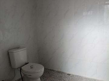 Disewakan gudang bersih rapi parkir luas
