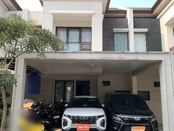 Di jual rumah modern di Podomoro Park harga di bawah pasar.