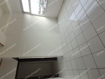 disewakan unit kosongan 2 bed room lt rendah bulanan grand asia afrika