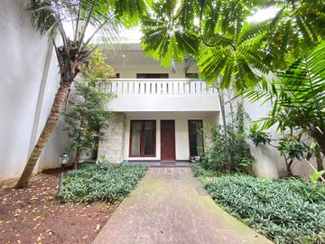 Luxury House Semi Furnished Ada Kolam Renang di Villa Cinere Mas