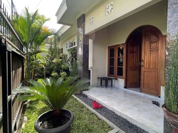 Rumah Tinggal Asri Tepi Jalan Aspal dekat area penginapan
