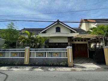 Rumah Tinggal Asri Tepi Jalan Aspal dekat area penginapan