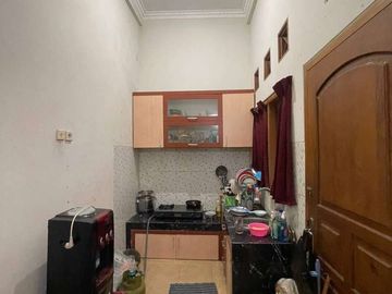 Rumah Tinggal Asri Tepi Jalan Aspal dekat area penginapan