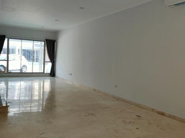 Disewakan cepat rumah golf island type palm unit langka belakang rapi