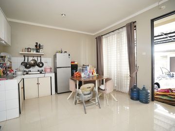 Rumah Terawat 2 Carport Dekat Transpark Mall Bintaro Bisa KPR J-23362