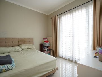 Rumah Terawat 2 Carport Dekat Transpark Mall Bintaro Bisa KPR J-23362