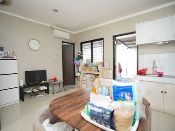 Rumah Terawat 2 Carport Dekat Transpark Mall Bintaro Bisa KPR J-23362
