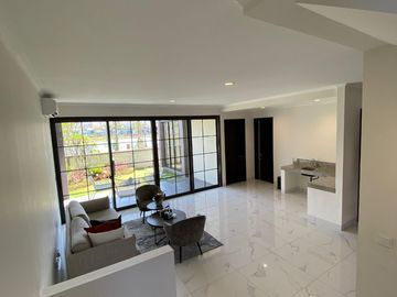 RUMAH DIJUAL DI BANDUNG MODERN MEWAH 2LT TEPI DANAU EXIT TOL BUAHBATU