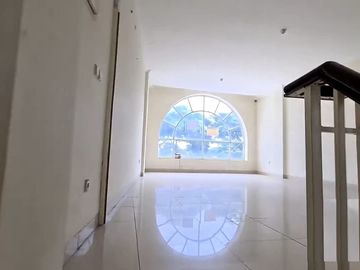 Ruko Crown 3,5 Lantai Green Lake City Duri Kosambi Jakarta Barat