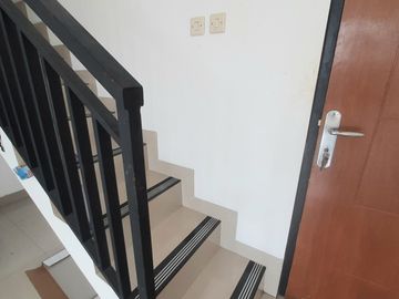 Rumah clasiik elegan rumah 2 lantai harga murah