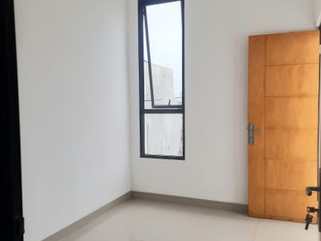 Rumah clasiik elegan rumah 2 lantai harga murah