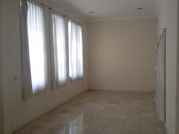 Disewakan Rumah di Cemara Golf, Lippo Karawaci