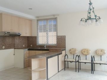Disewakan Rumah di Cemara Golf, Lippo Karawaci