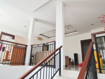 Dijual Rumah BSD Versailles Semi Furnish Rapi Tangerang Selatan