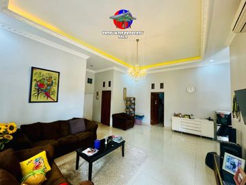 Kontrakan Rumah Cantik 2Lt Full Furnished Dekat GOR Manahan Dan TOL